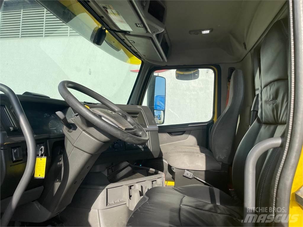 Volvo VNR64T300 Tractor Units