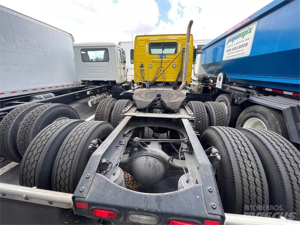 Volvo VNR64T300 Tractor Units