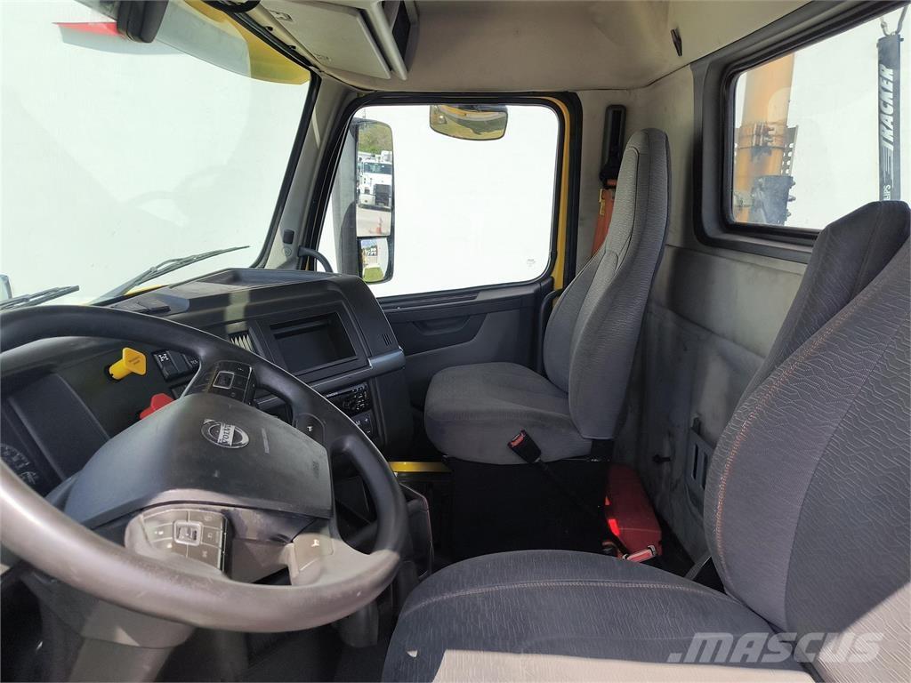 Volvo VNR64T300 Tractor Units