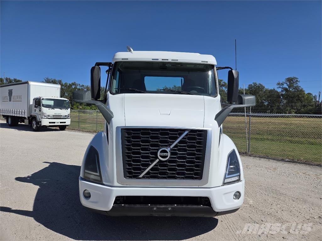 Volvo VNR64T300 Tractor Units