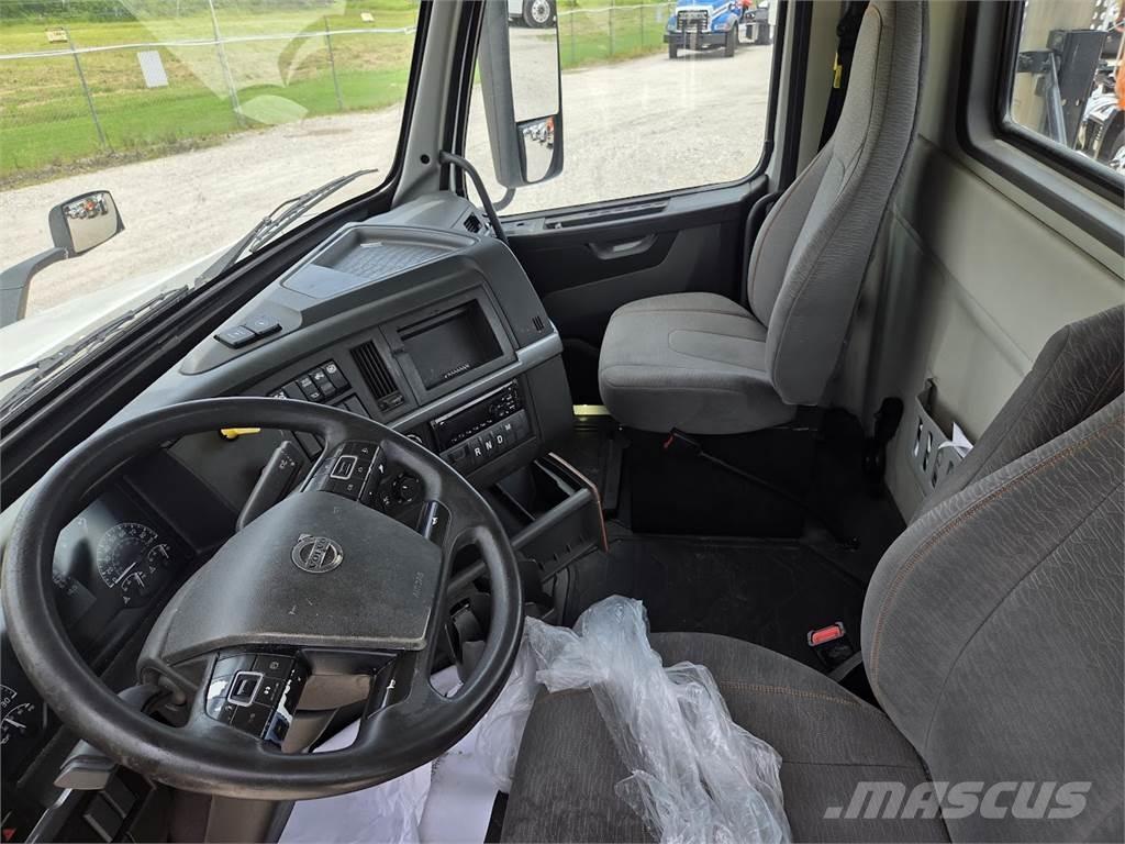 Volvo VNR64T300 Tractor Units