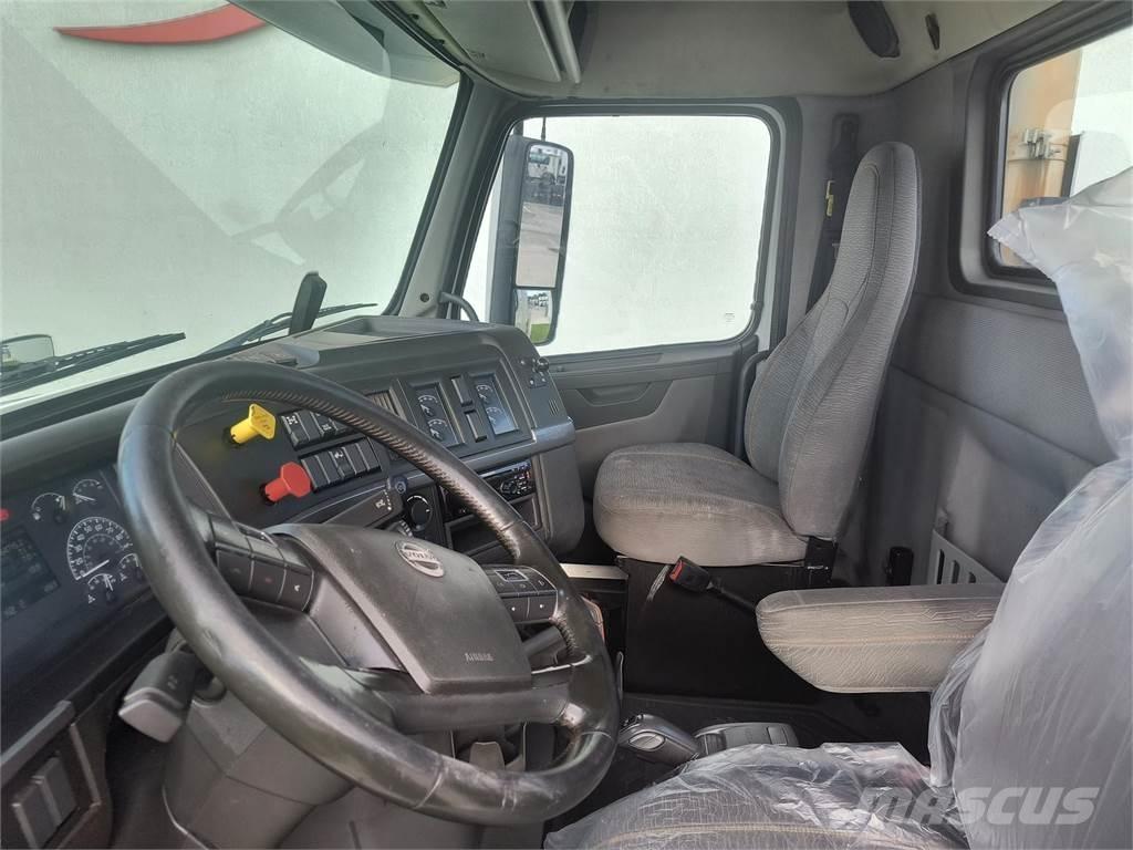 Volvo VNR64T300 Tractor Units