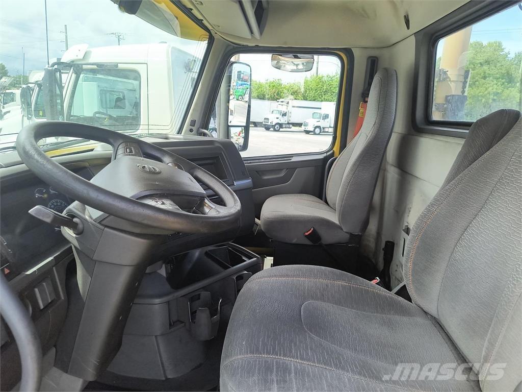 Volvo VNR64T300 Tractor Units