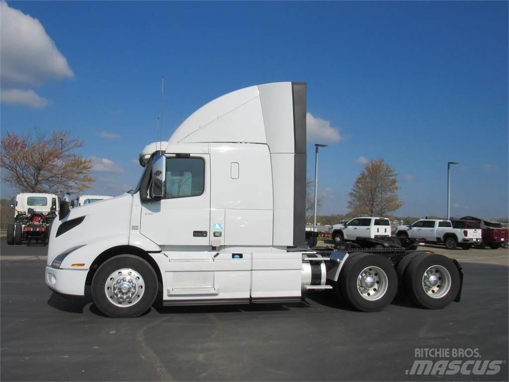 Volvo VNR64T400 Tractor Units