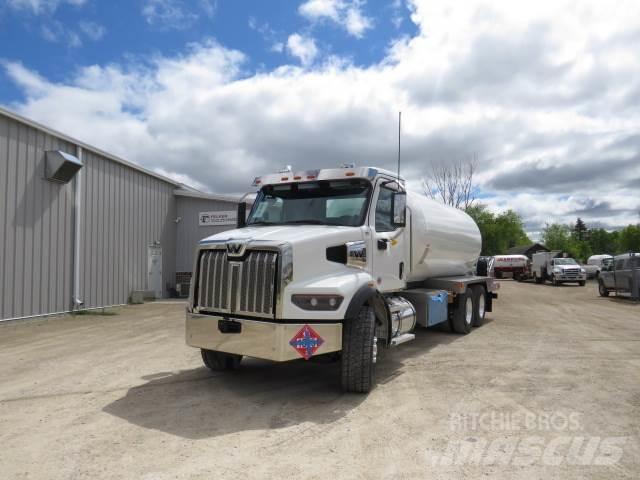 Western Star 47X Tractor Units
