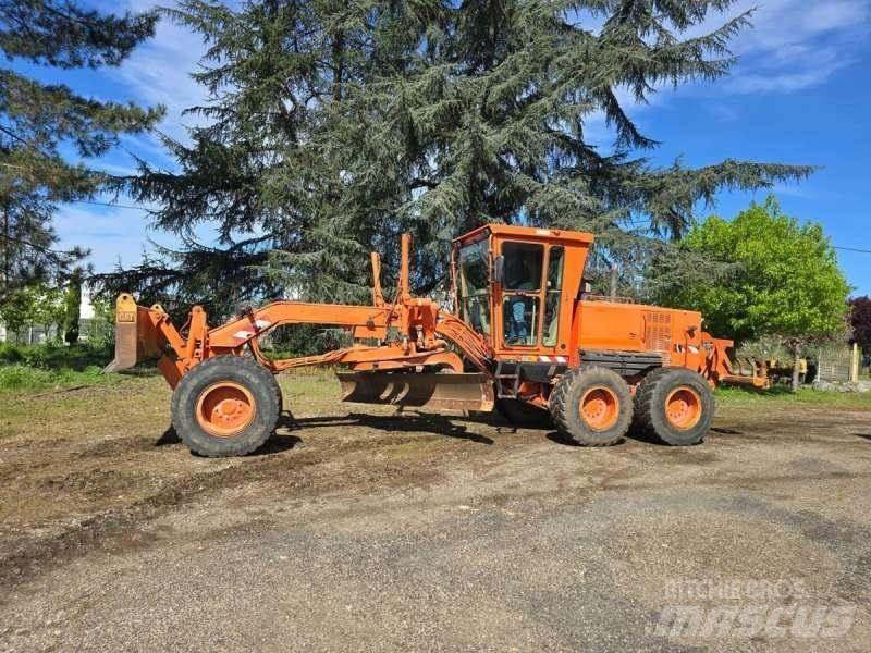 CAT 12H Graders