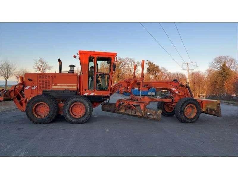CAT 12H Graders
