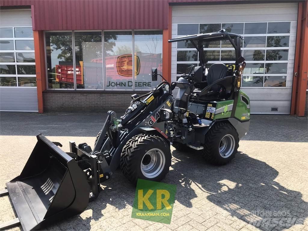 GiANT G2200E Front loaders and diggers