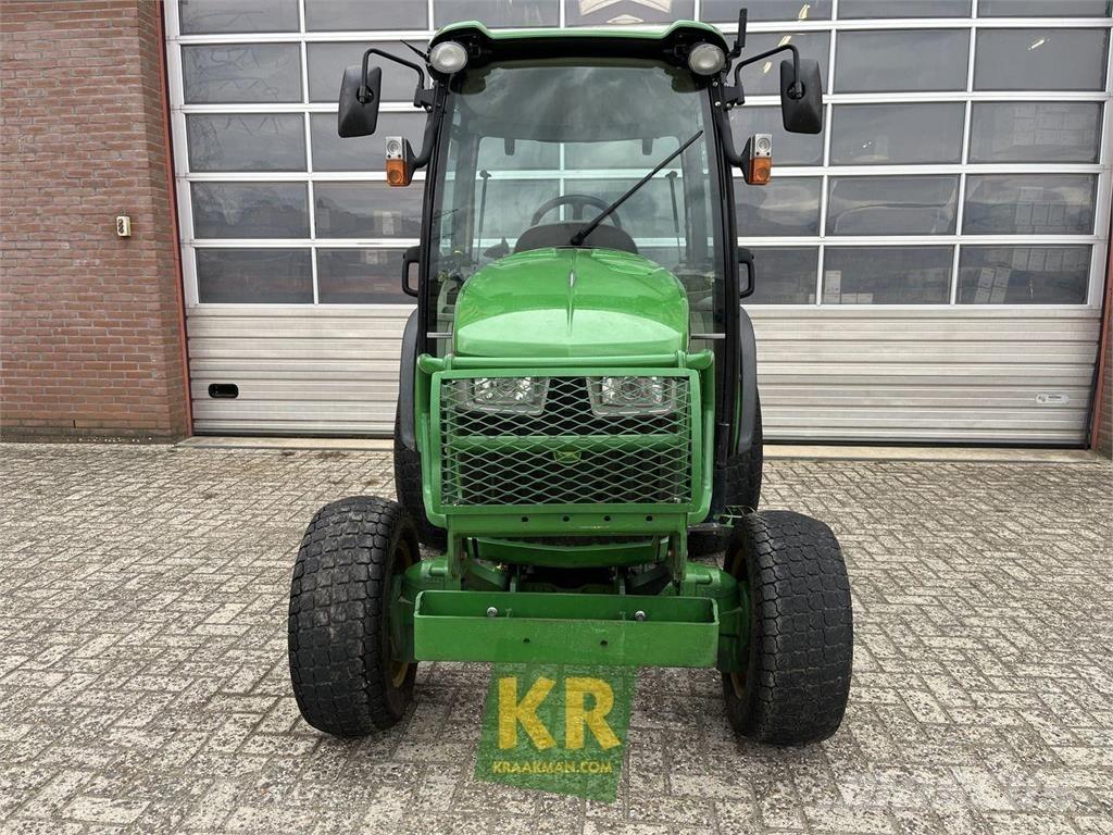 John Deere 3038R Compact tractors