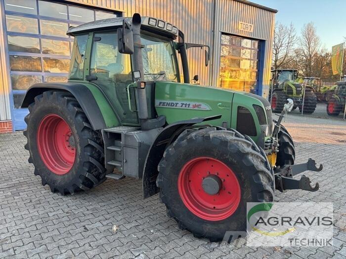 Fendt 711 VARIO Tractors