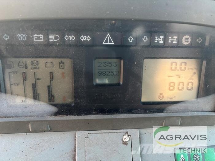 Fendt 711 VARIO Tractors