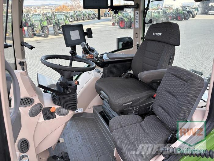 Fendt 728 Vario Tractors