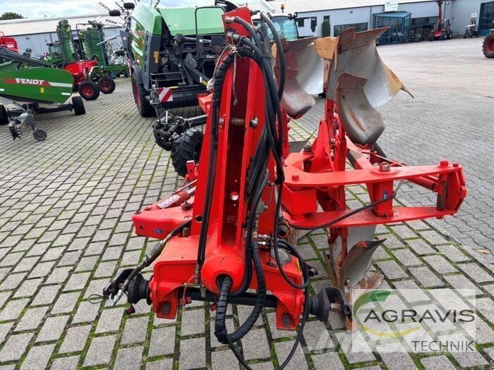 Kuhn VARI-MASTER 152 Reversible ploughs