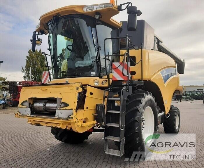New Holland CR 960 Combine harvesters
