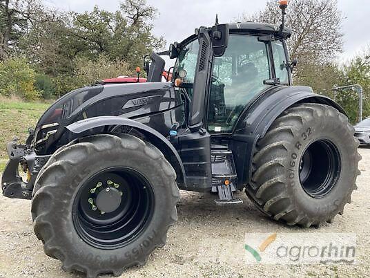 Valtra T215D Tractors