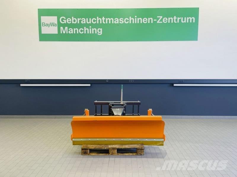 GiANT SK 180 Front loader accessories