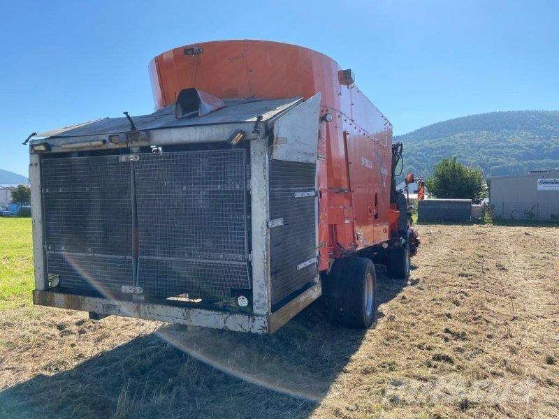 Kuhn SPW 25 Mixer feeders
