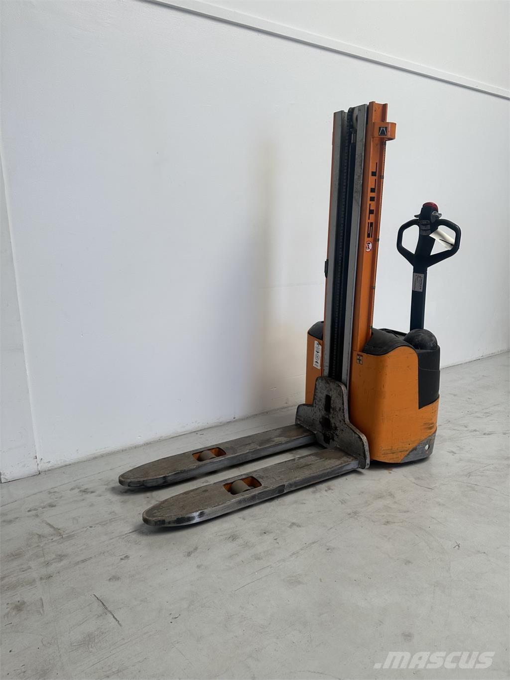Still EGV 10 Pedestrian stacker