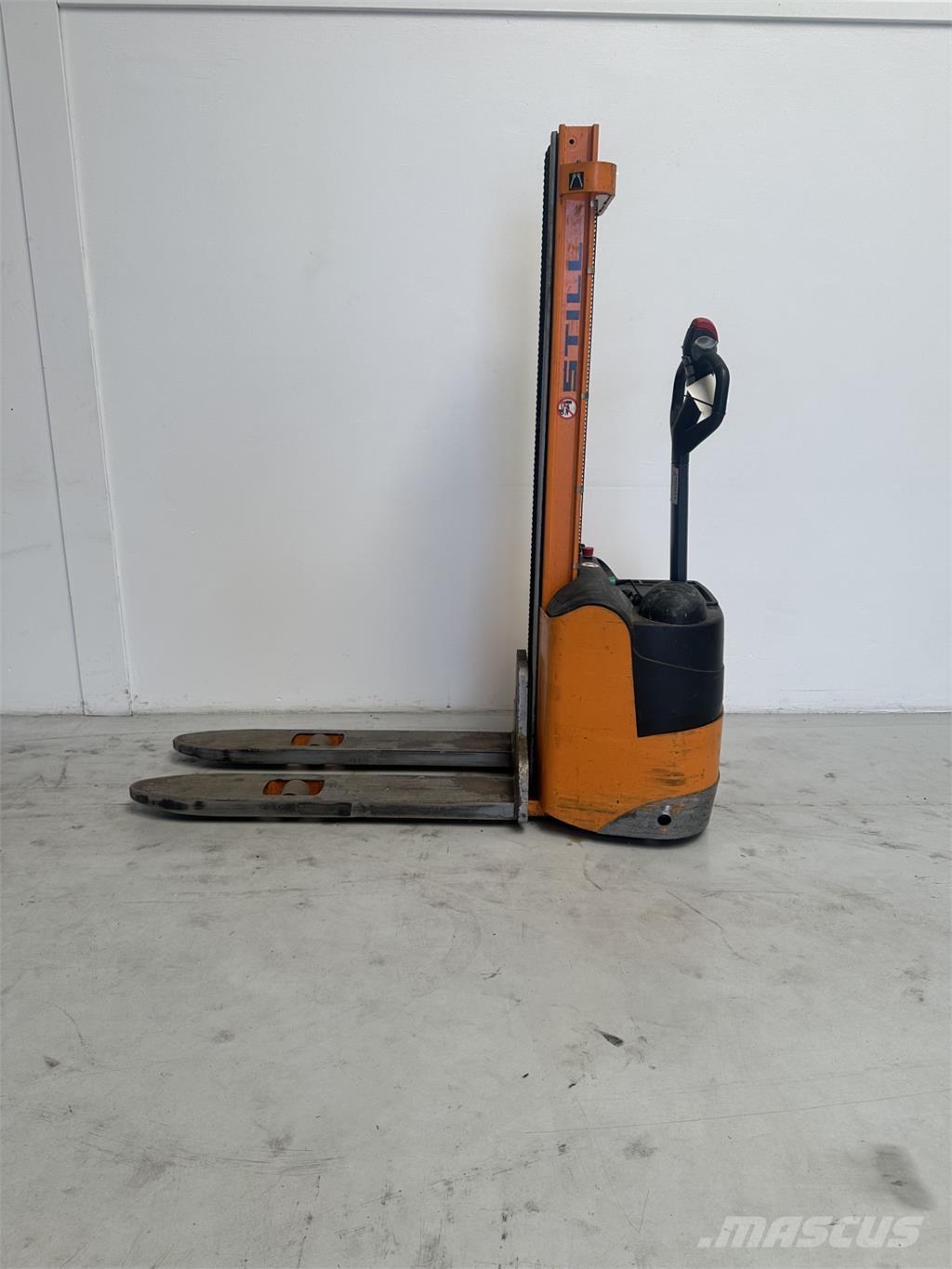 Still EGV 10 Pedestrian stacker