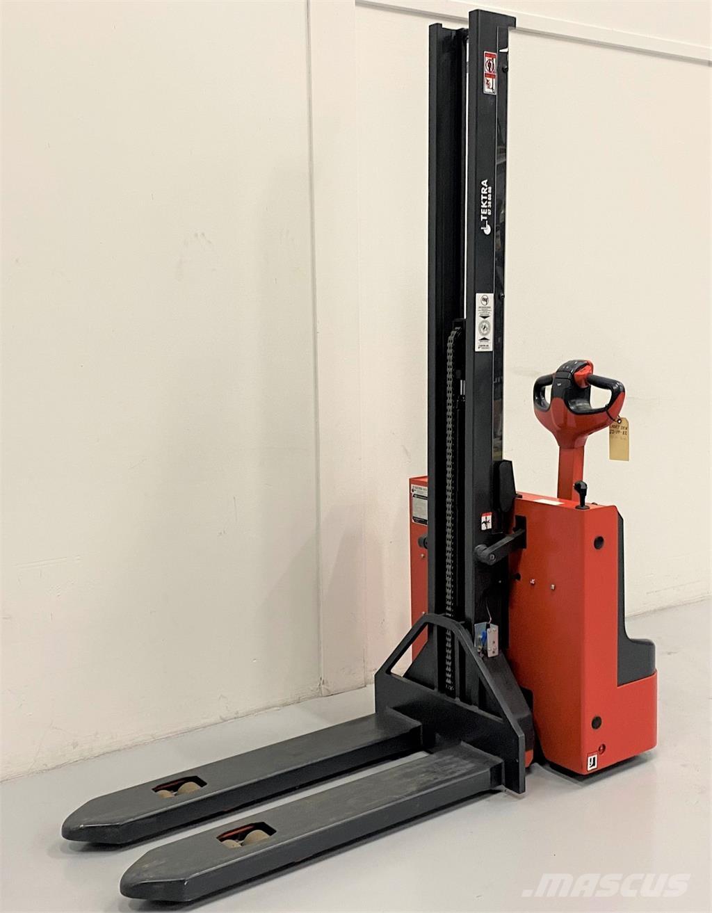 Tektra ESLI101 Pedestrian stacker