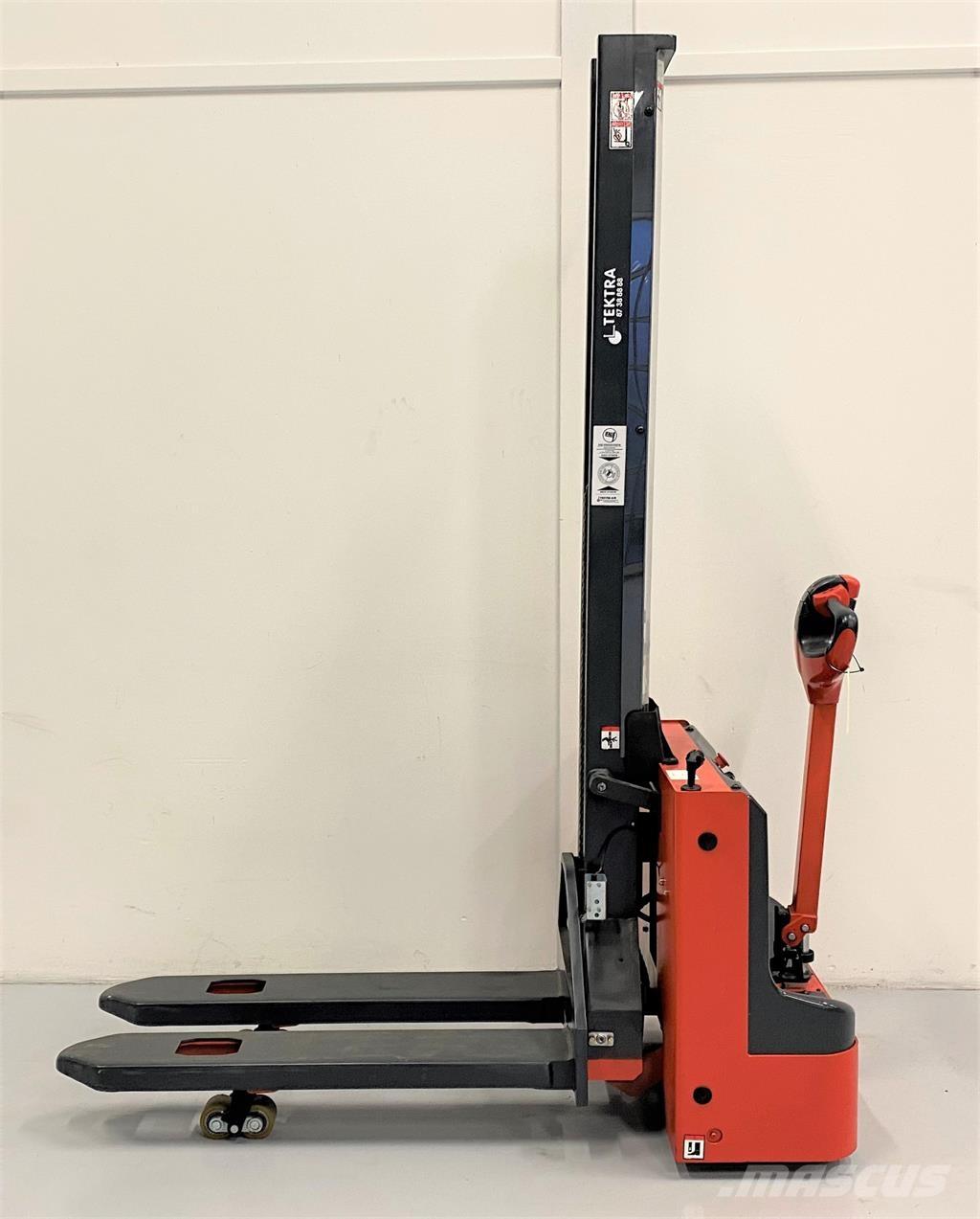 Tektra ESLI101 Pedestrian stacker