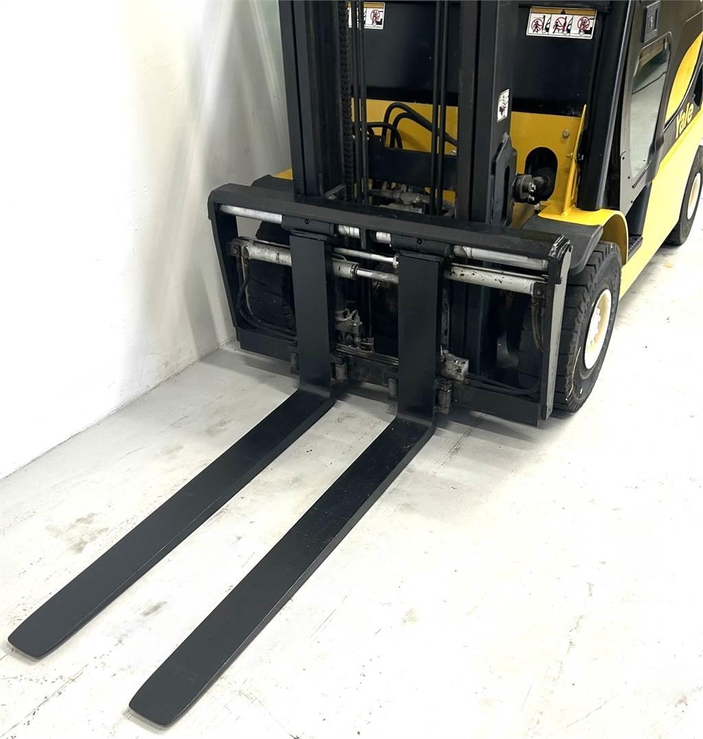 Yale GDP25LX Diesel trucks