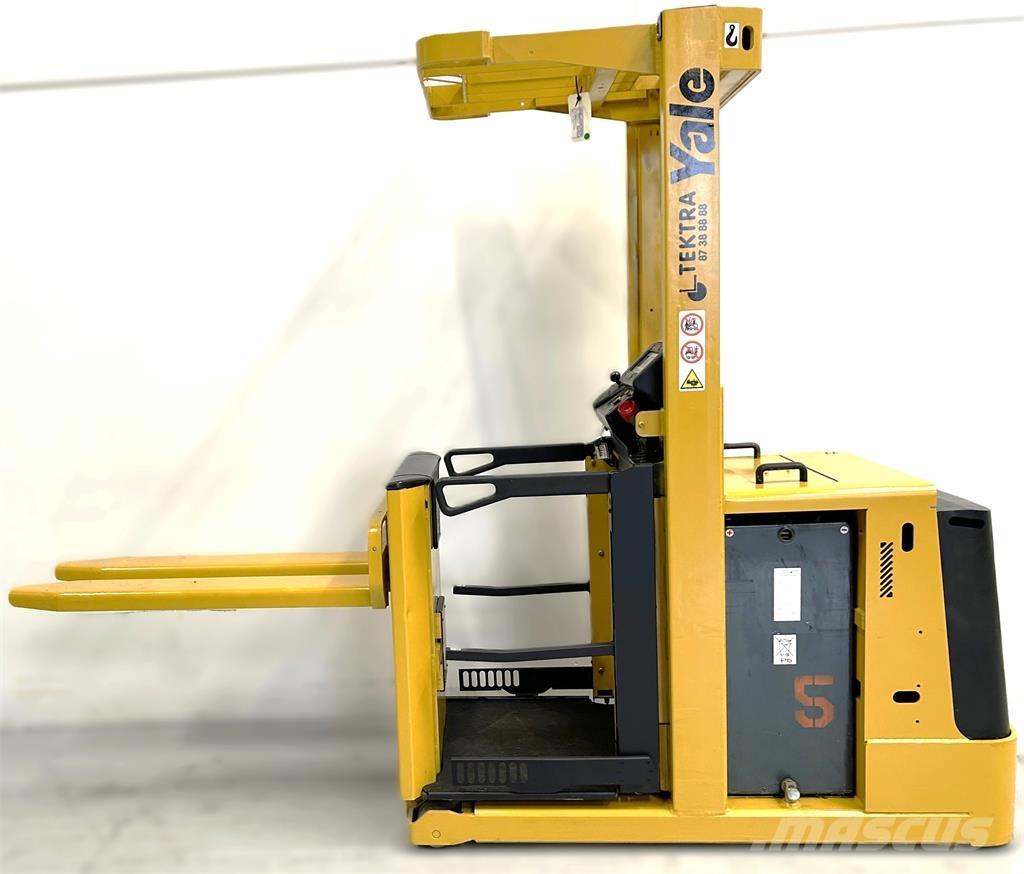 Yale MO10E-SL Medium lift order picker