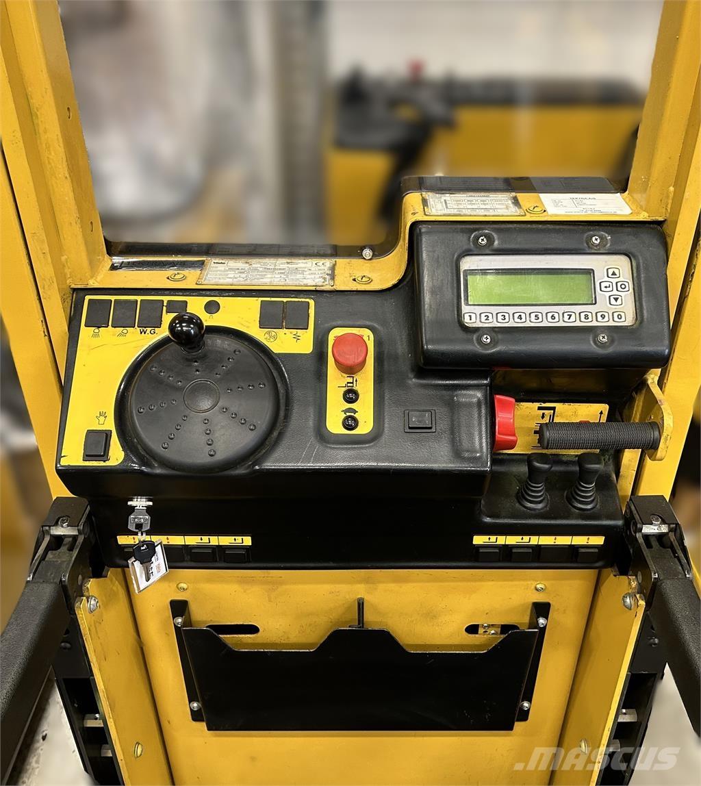 Yale MO10E-SL Medium lift order picker