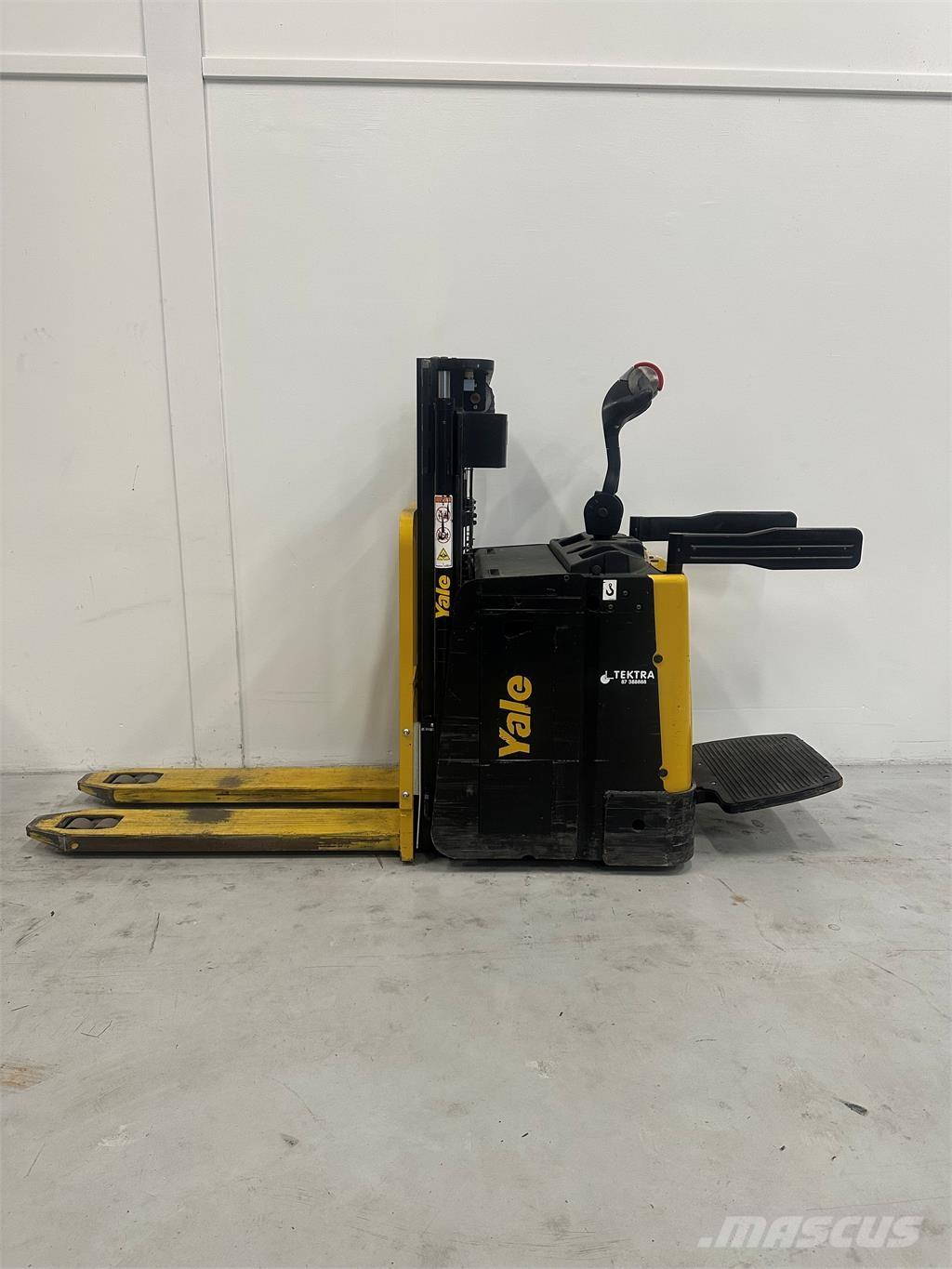 Yale MP20XD Self propelled stackers