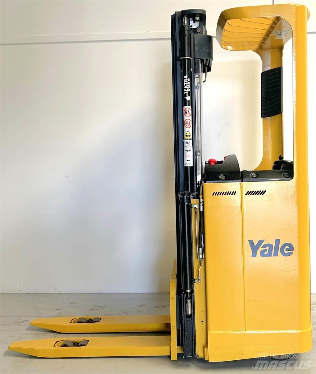 Yale SMS15S Self propelled stackers