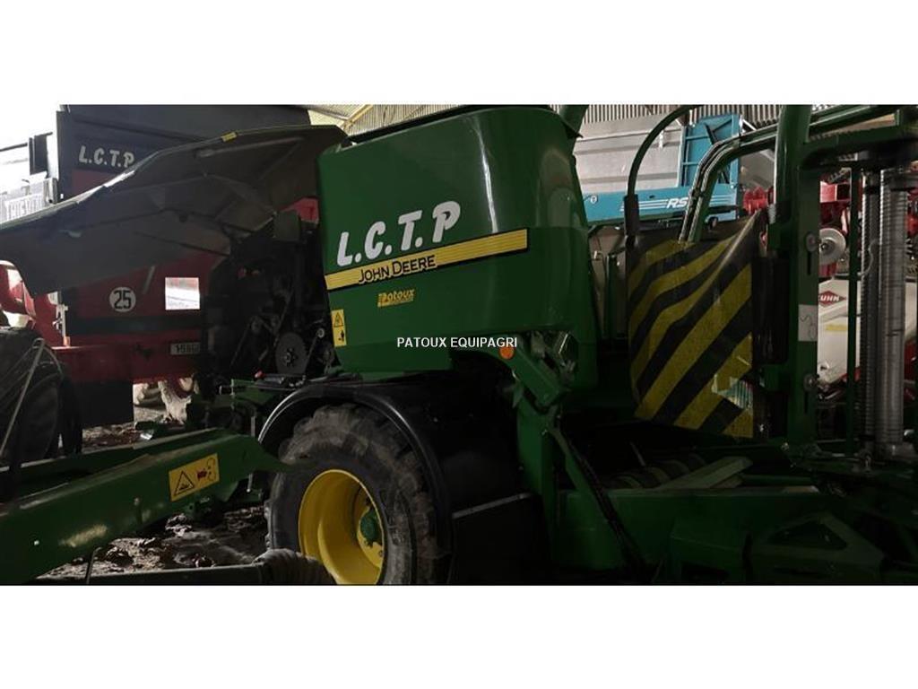 John Deere C441R Round balers