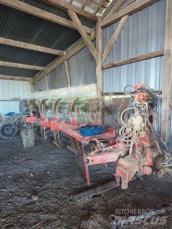 Kuhn VM 180 Conventional ploughs