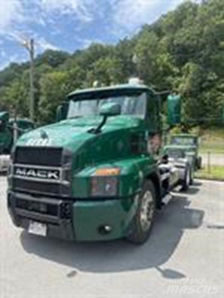 Mack AN64T Tractor Units