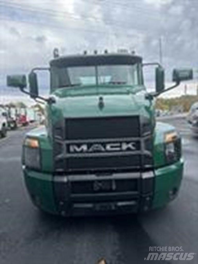 Mack AN64T Tractor Units