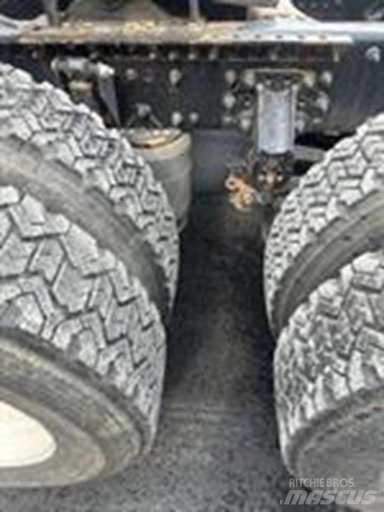 Mack AN64T Tractor Units
