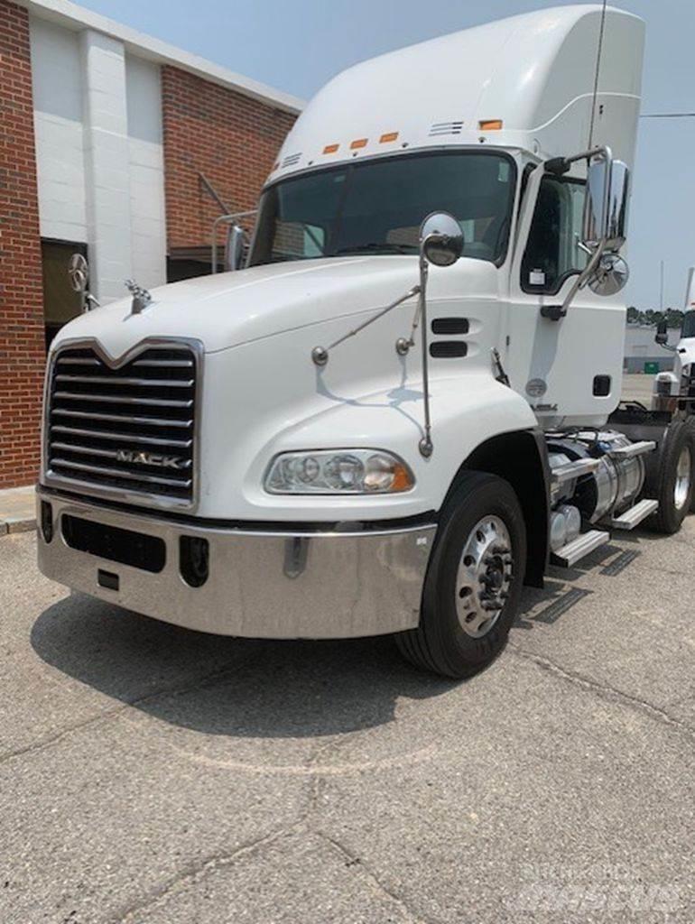 Mack CXU613 Tractor Units