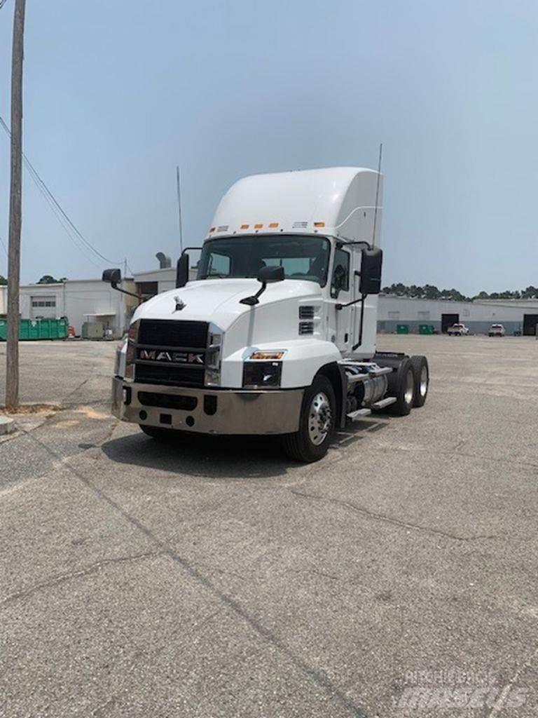 Mack CXU613 Tractor Units