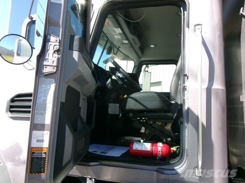 Mack GR84FR Tipper trucks