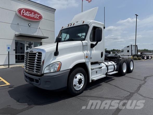 Freightliner CASCADIA 113 Tractor Units