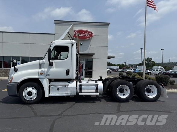 Freightliner CASCADIA 113 Tractor Units