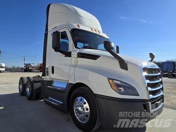 Freightliner CASCADIA 126 Tractor Units