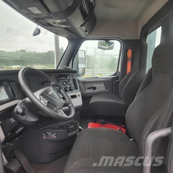 Freightliner CASCADIA 126 Tractor Units