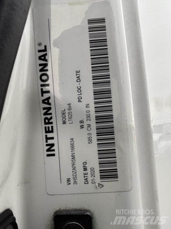 International LT Tractor Units