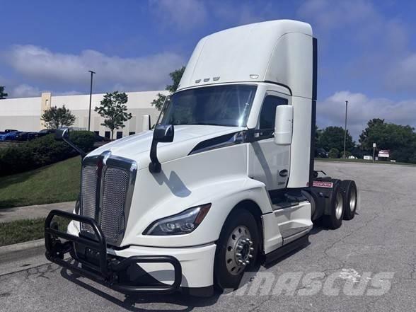 Kenworth T680 Tractor Units