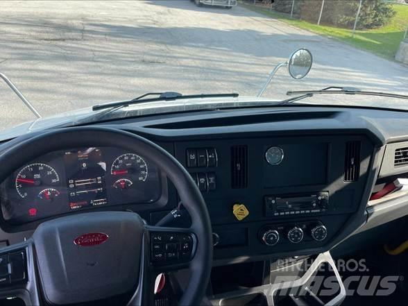 Peterbilt 536 Construction - Others