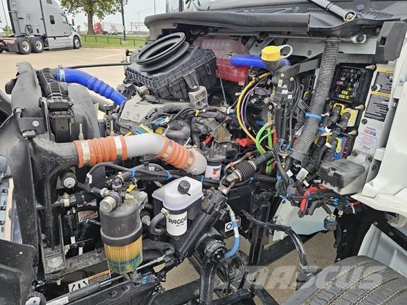 Peterbilt 536 Construction - Others