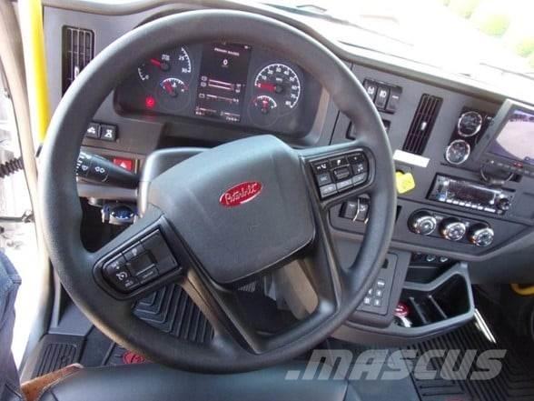 Peterbilt 536 Construction - Others