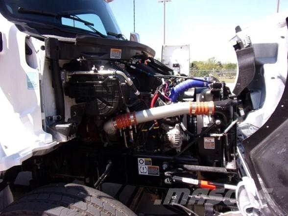 Peterbilt 537 Construction - Others