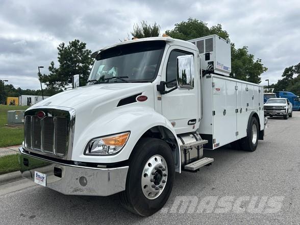 Peterbilt 537 Construction - Others
