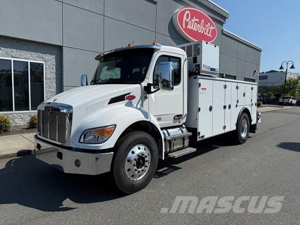 Peterbilt 537 Construction - Others